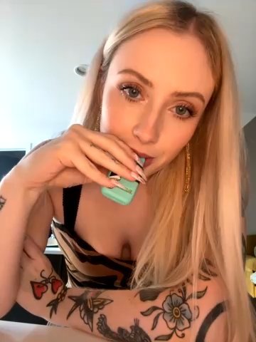 seeunexttuesday live cam screenshot malefemale from United States on Wobip – Live Webcams, Clips & GIFs — screenshot #1