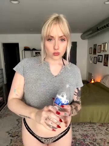 seeunexttuesday live cam screenshot malefemale from United States on Wobip – Live Webcams, Clips & GIFs — screenshot #3